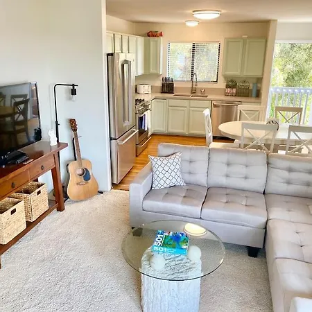 Modern & Cozy Gem ~ Walk To The Beach ~ Queen Beds